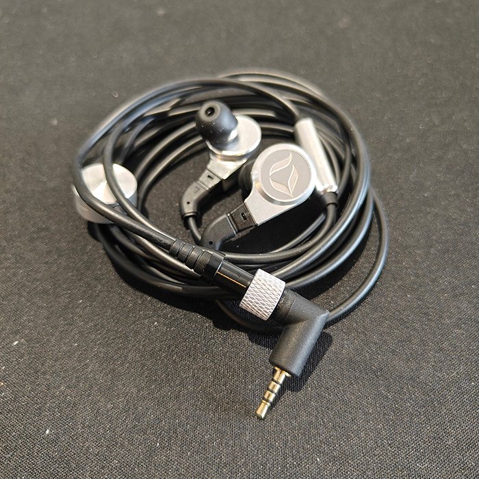 [USED] DITA FEALTY